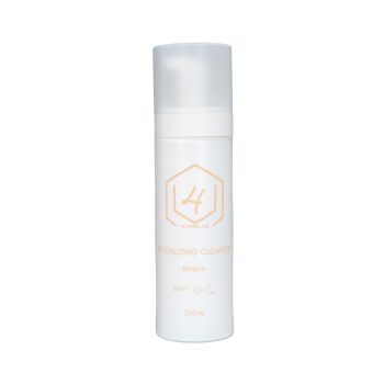 Revitalizing Cleanser van 4U Skincare